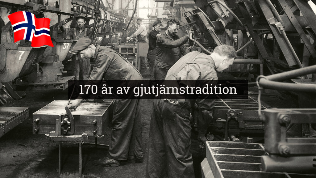 Svartvit bild av gjutjärnsfabrik med arbetare, norsk flagga och text "170 år av gjutjärnstradition". Industriell miljö.