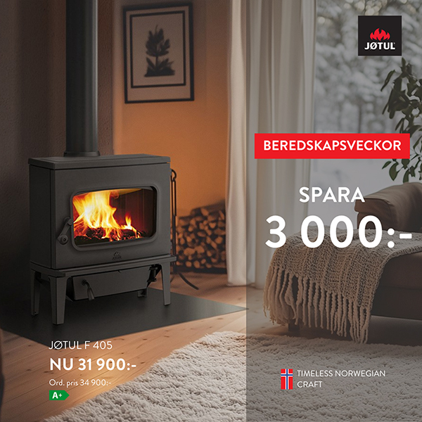 Vedeldad kamin Jøtul F 405 i mysig vardagsrumsmiljö med erbjudande om 3 000 kr rabatt. Texten "Beredskapsveckor" visas tydligt.